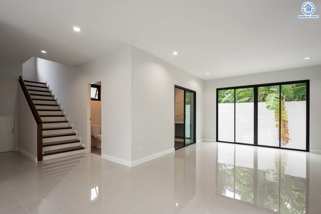 บ้านมือสองตกแต่งใหม่ ม.พิมาน ปิ่นเกล้า-กาญจนาภิเษก เนื้อที่ 64 ตร.ว. ฟังก์ชัน 3 ห้องนอน 4 ห้องน้ำ 1 ห้องแม่บ้าน จอดรถได้ 2 คัน บนทำเลเดินทางสะดวก ติดถนนกาญจนาภิเษก เชื่อมต่อหลายเส้นทาง ใกล้ทางด่วน "กาญจนาภิเษก" รถไฟฟ้า "สถานีหลักสอง" และเดอะมอลล์บางแค...